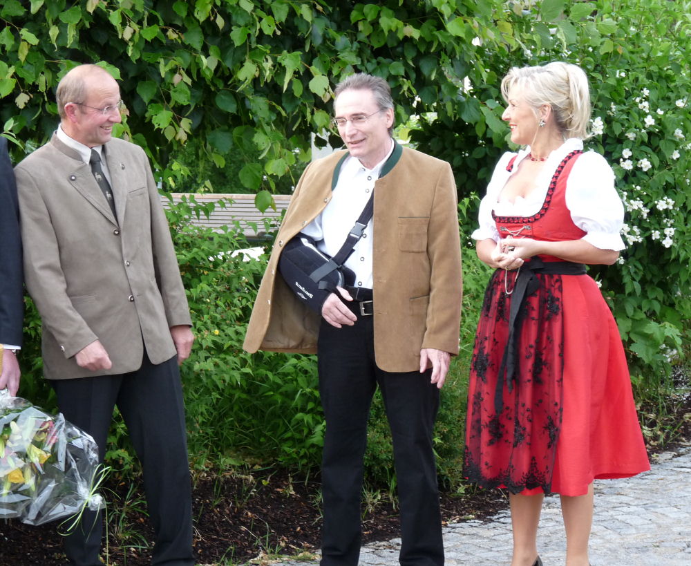 Schatzmeister Johann Himmelstoß mit Bürgermeister Franz Reichold und Roswitha Reichold